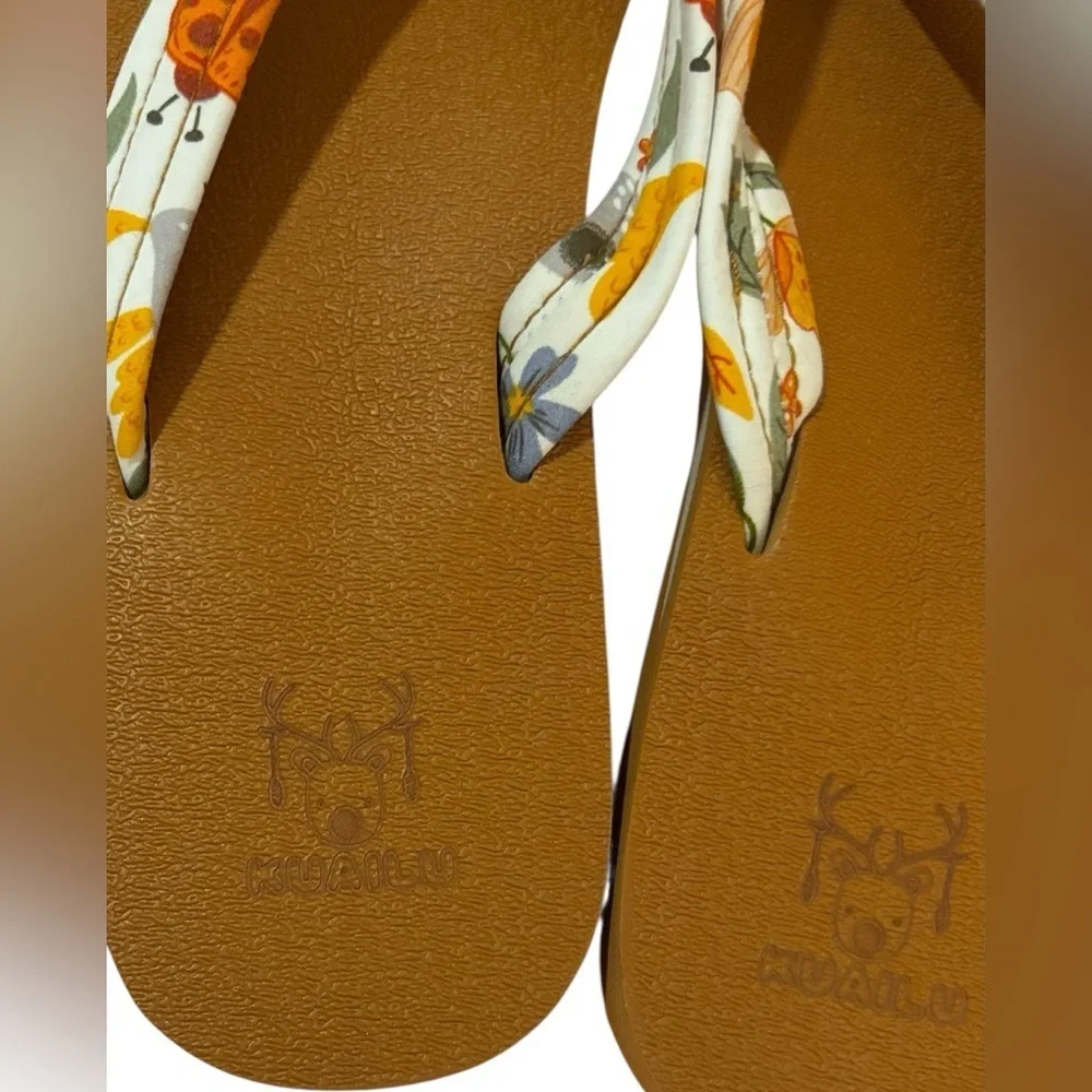 Havaianas Brown and Floral Sandals - Picture 2 of 3